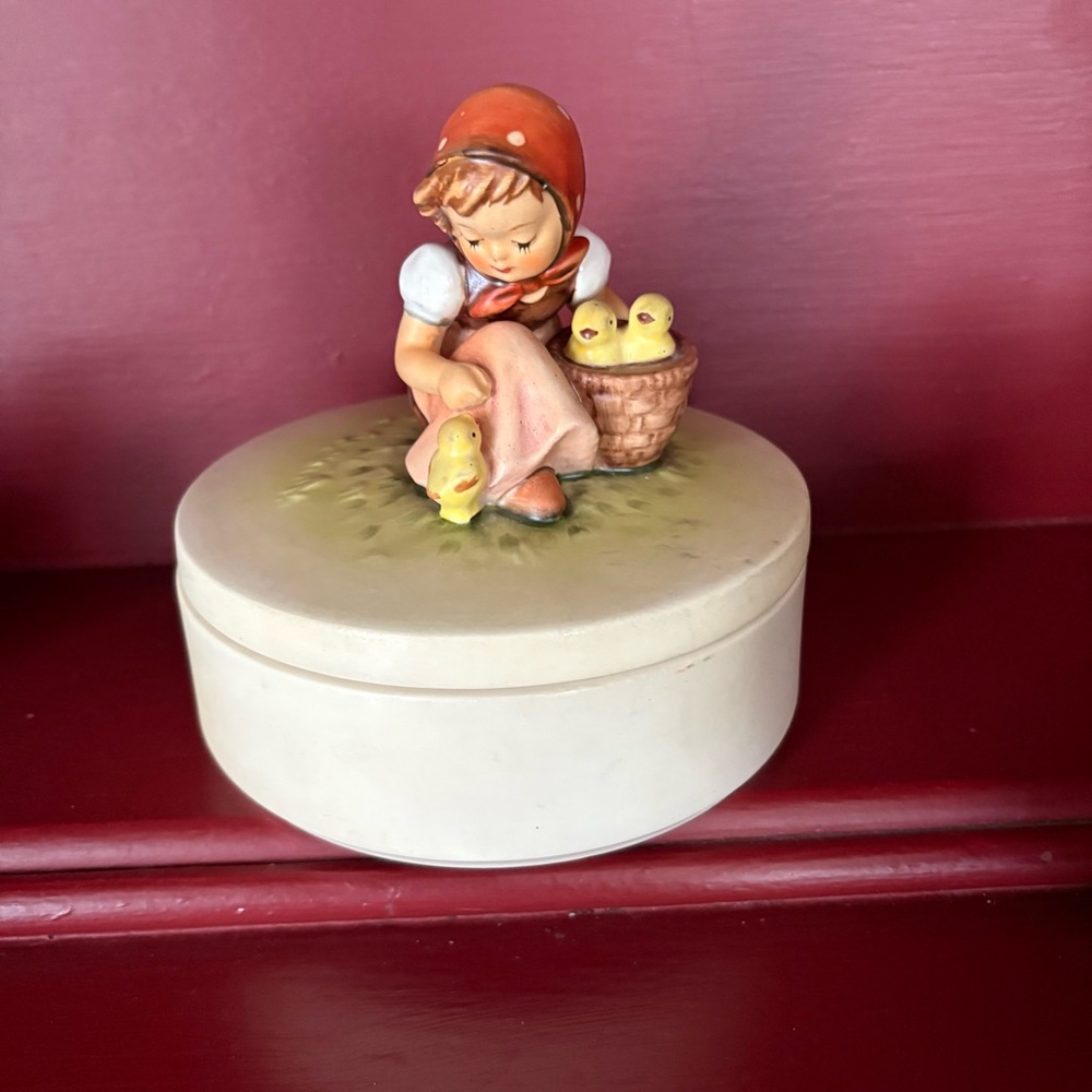 Goebel Hummel Powder Box Girl With Chicks Candy Dish Lidded *READ*